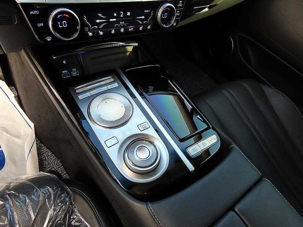 Genesis G80 - Vista 10