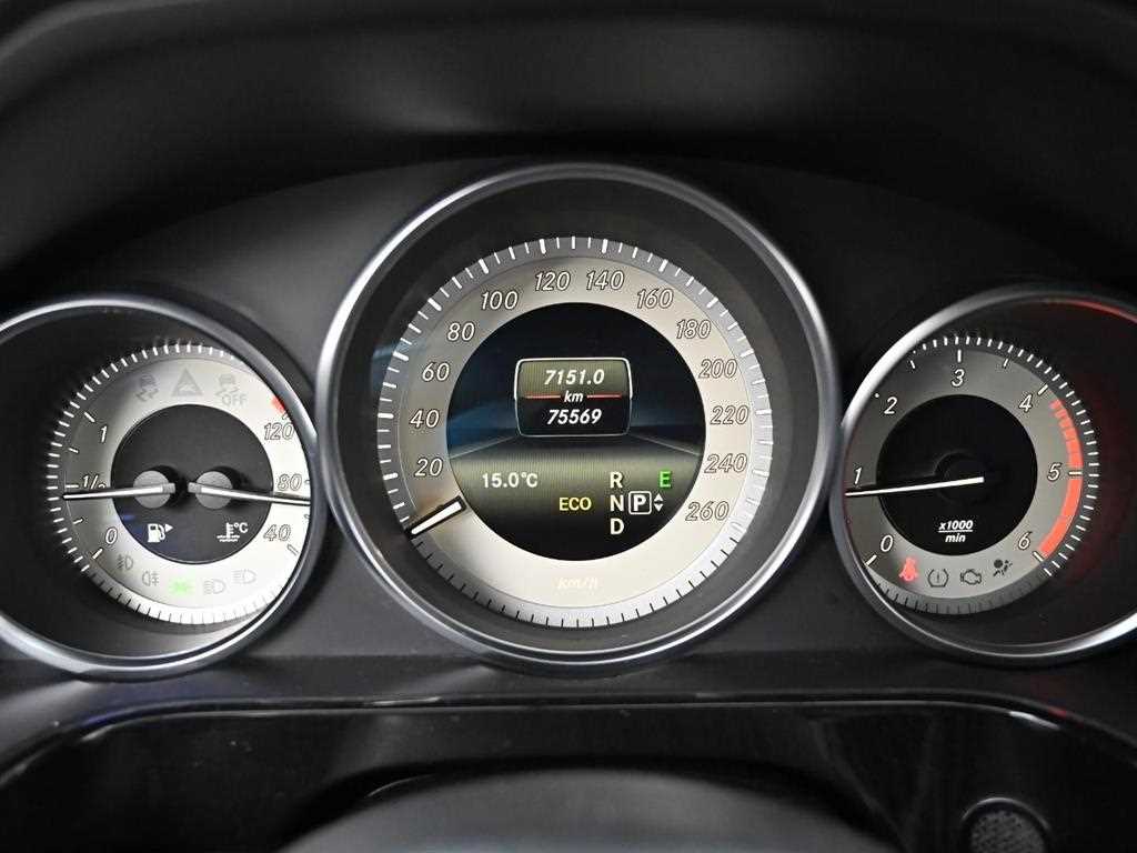 Mercedes Benz E class - Vista 8