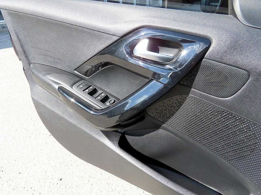 Peugeot 208 - Vista 12