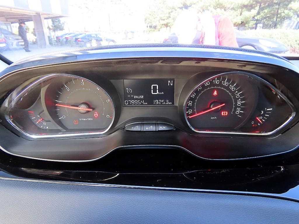 Peugeot 208 - Vista 9