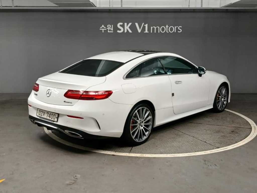 Mercedes Benz E class - Vista 5