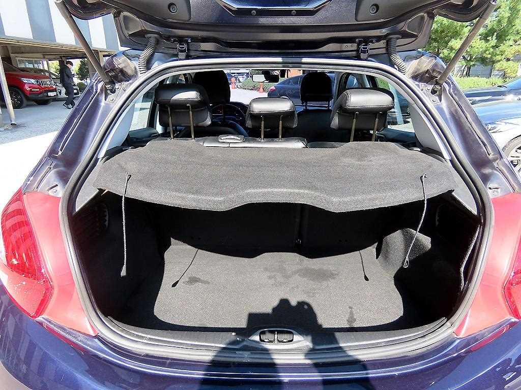 Peugeot 208 2016 Azul - Importación desde Corea - HF Imports Iquique - Foto 17