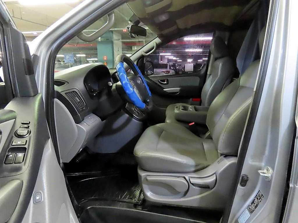 HYUNDAI Starex - Vista 6