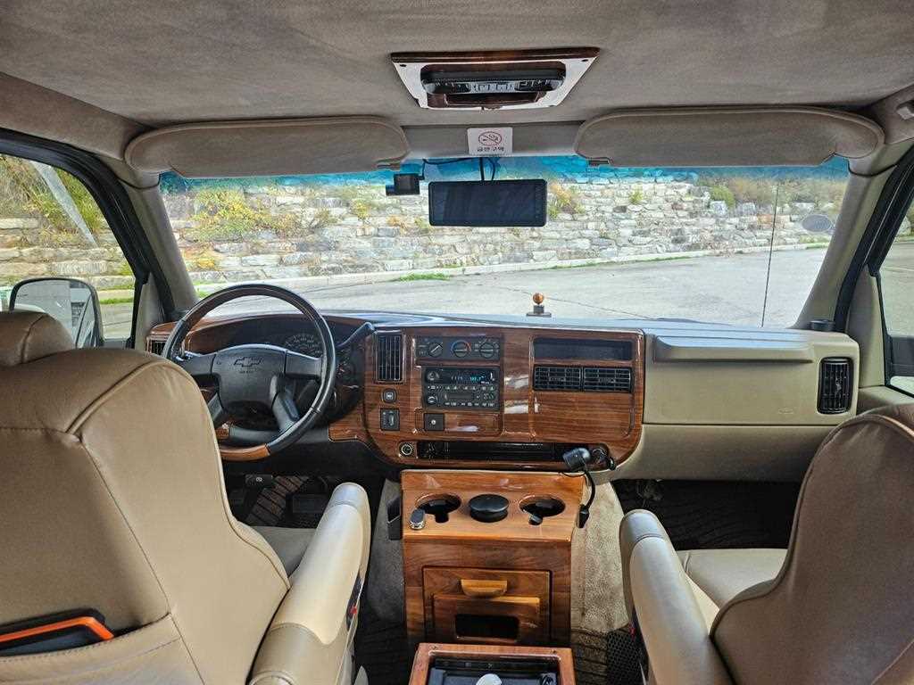 Chevrolet Chevy Van - Vista 6