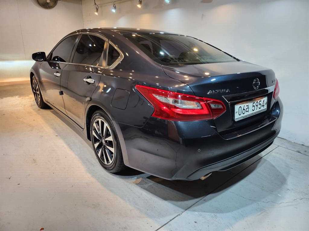 Nissan Altima - Vista 4