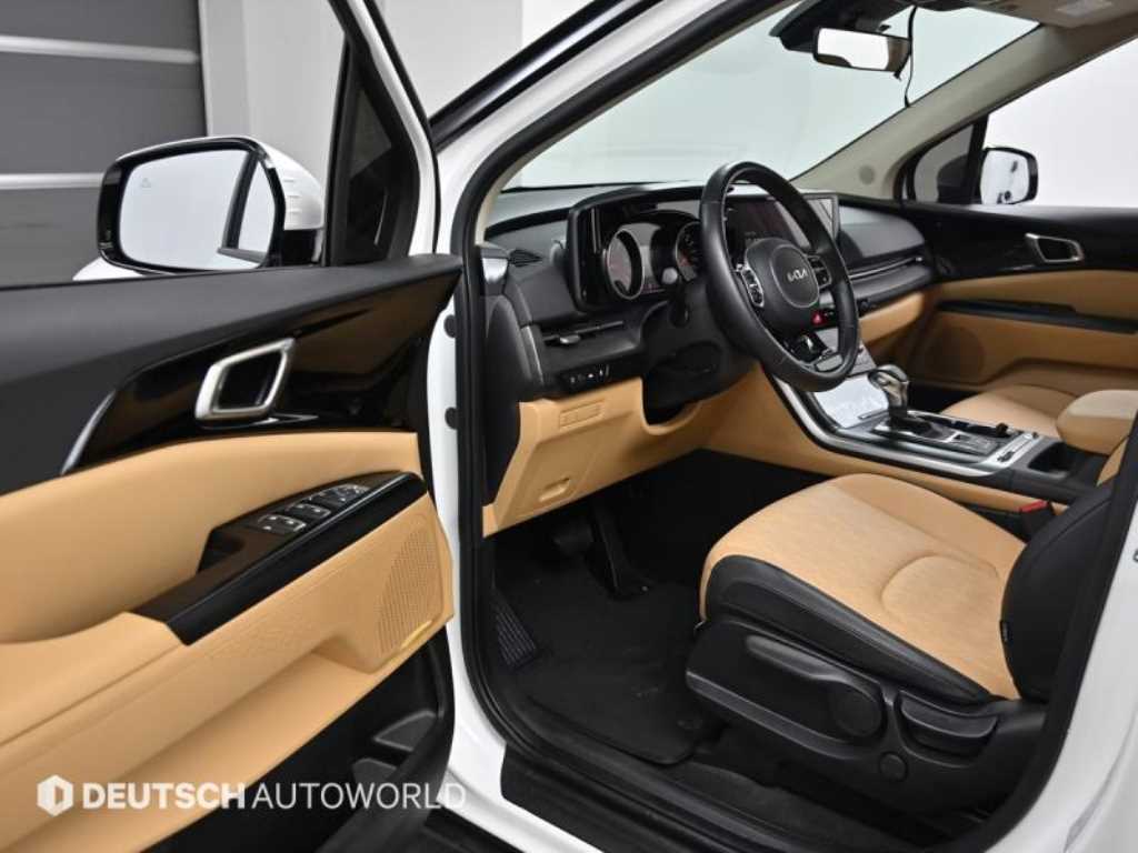 KIA Carnival - Vista 11