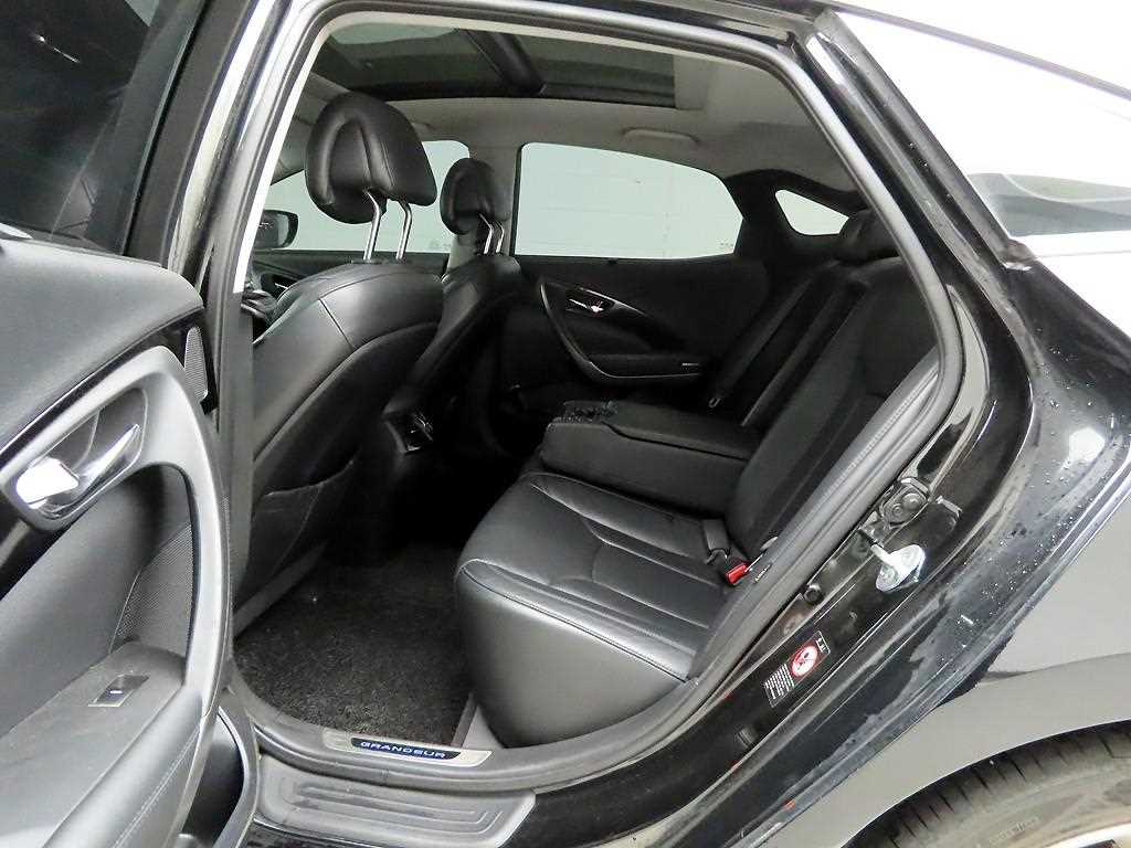 HYUNDAI Grandeur 2012 Negro - Importación desde Corea - HF Imports Iquique - Foto 13