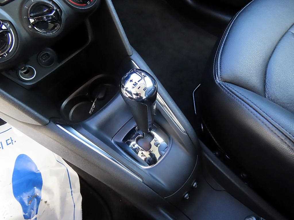 Peugeot 208 - Vista 11