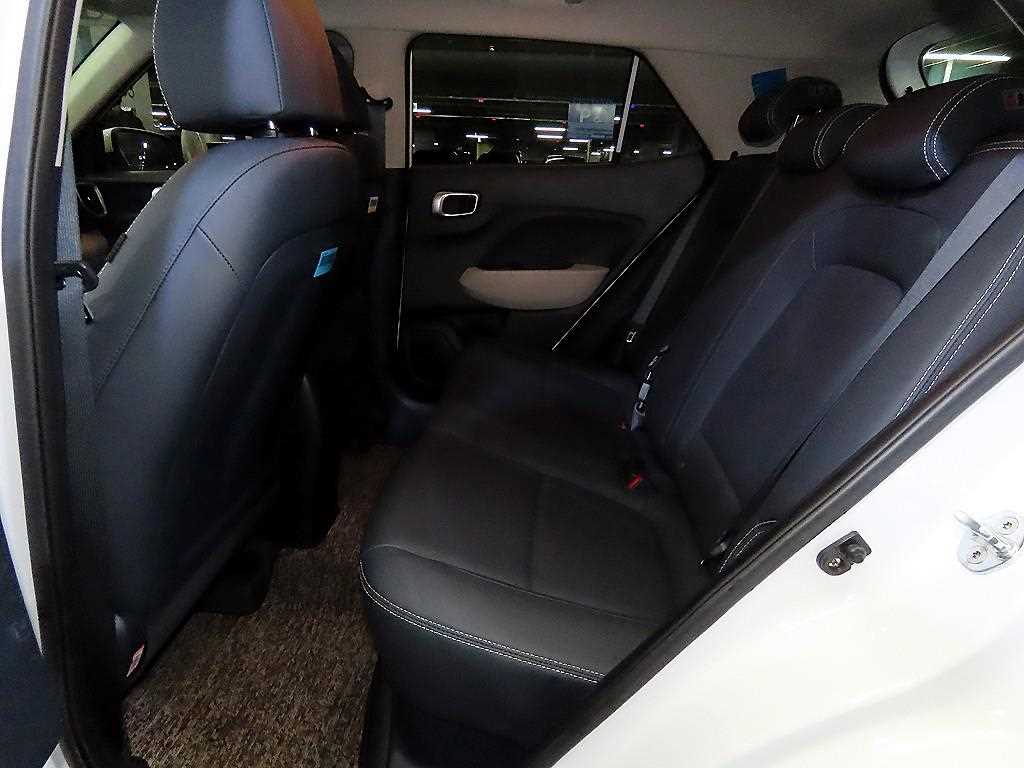 HYUNDAI Venue - Vista 7