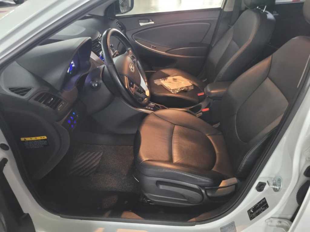 HYUNDAI Accent 2015 Blanco - Importación desde Corea - HF Imports Iquique - Foto 14