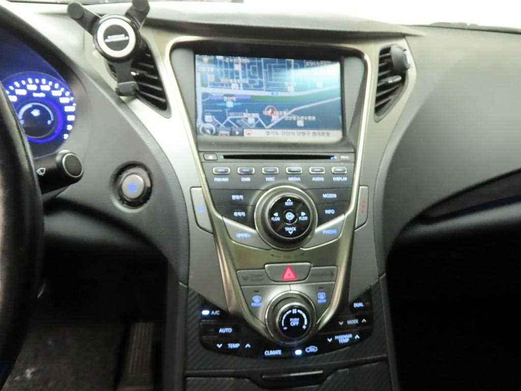 HYUNDAI Grandeur - Vista 9