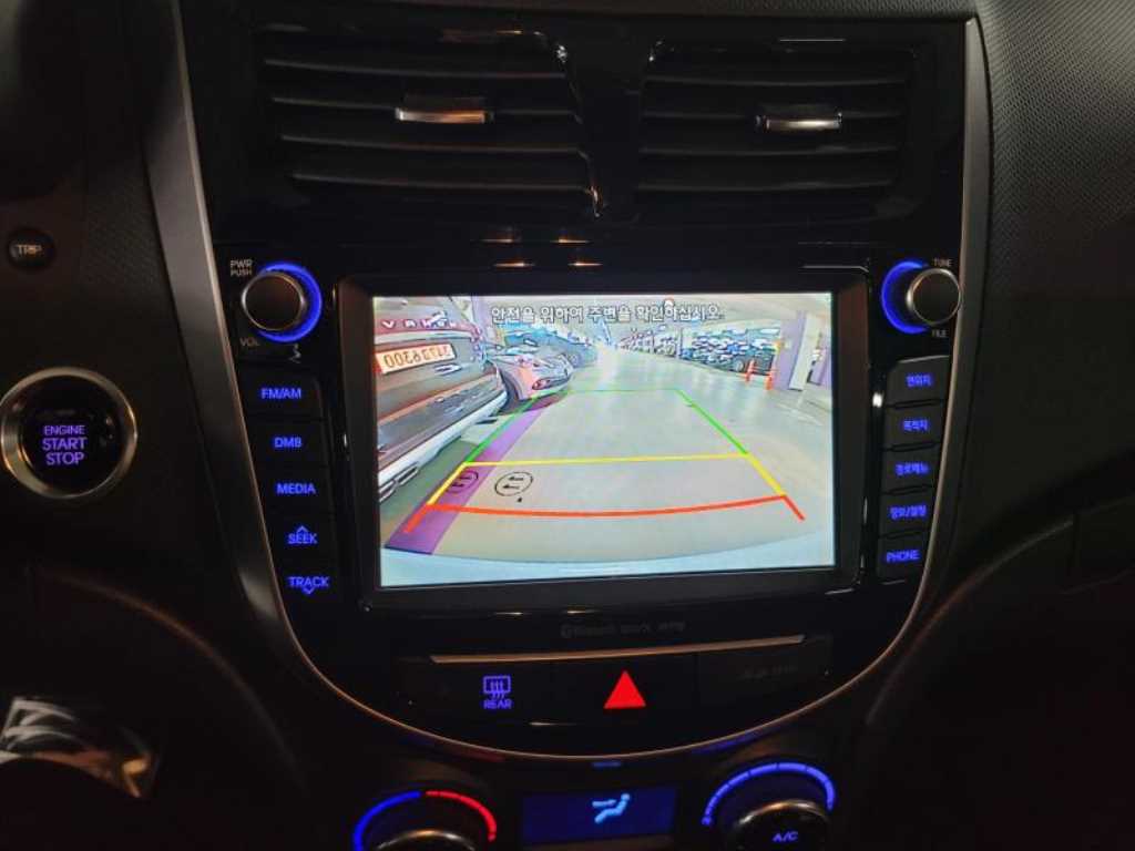 HYUNDAI Accent - Vista 8