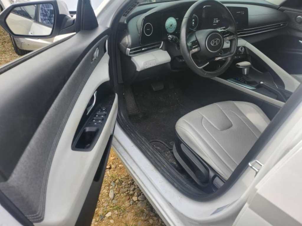 HYUNDAI Avante - Vista 5