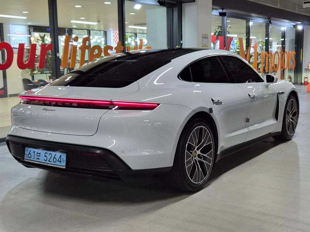 Porsche Taycan - Vista 4