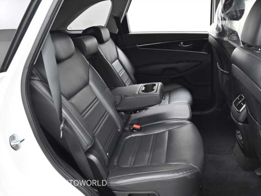KIA Sorento - Vista 12