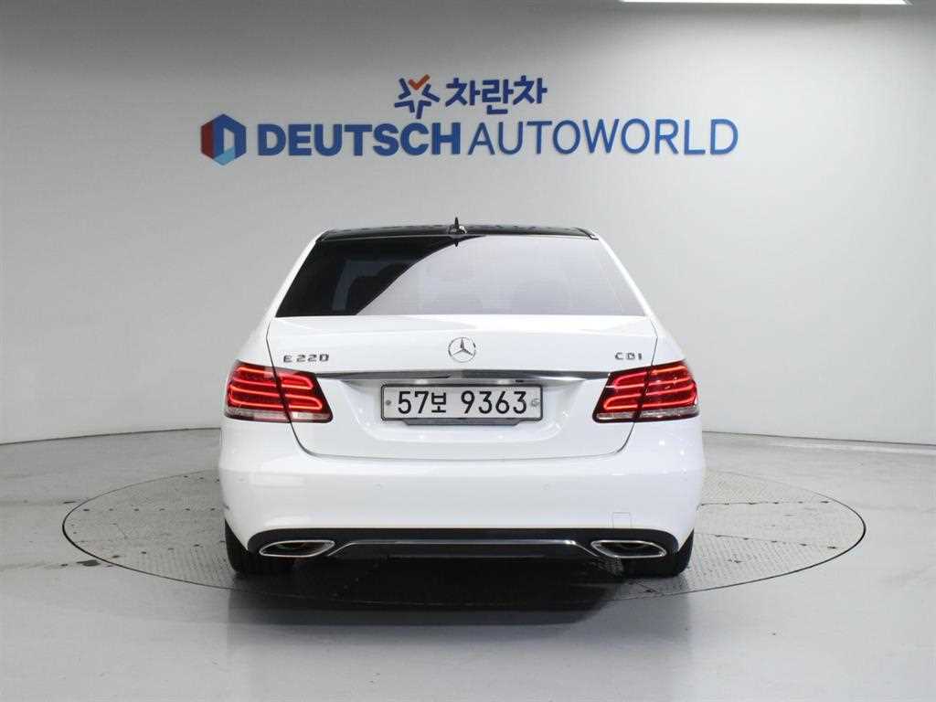 Mercedes Benz E class - Vista 4