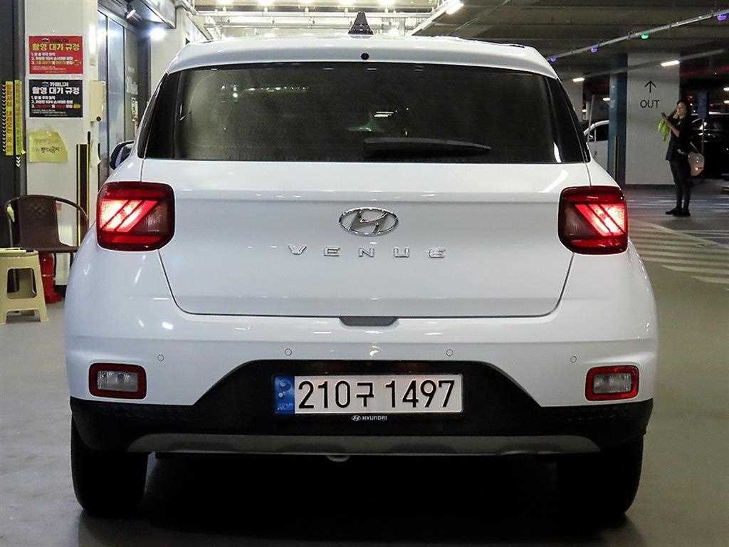 HYUNDAI Venue - Vista 5