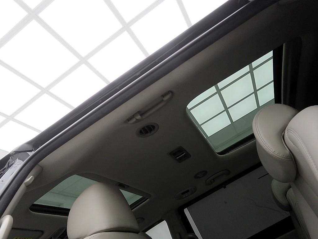 KIA Carnival - Vista 10