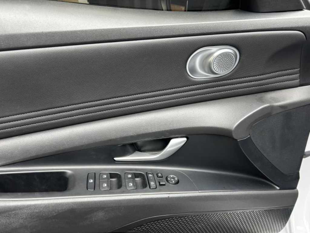 HYUNDAI Avante - Vista 11