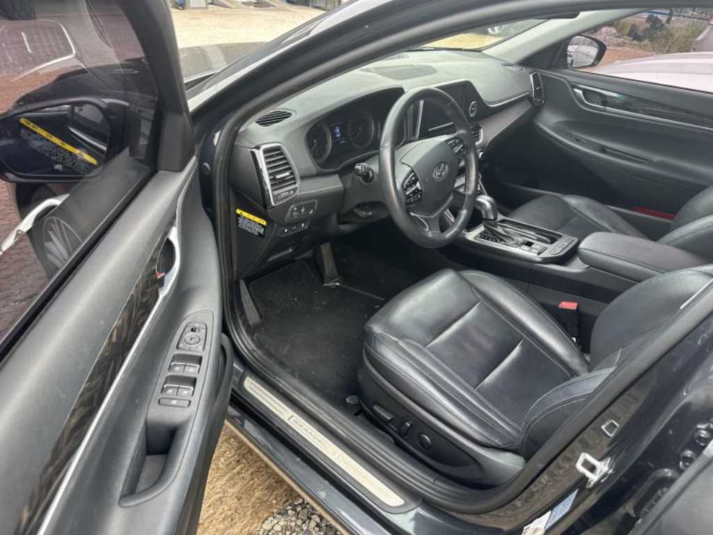 HYUNDAI Grandeur - Vista 2