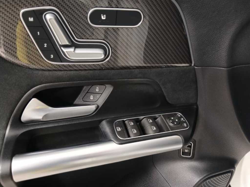 Mercedes Benz GLA Class - Vista 9