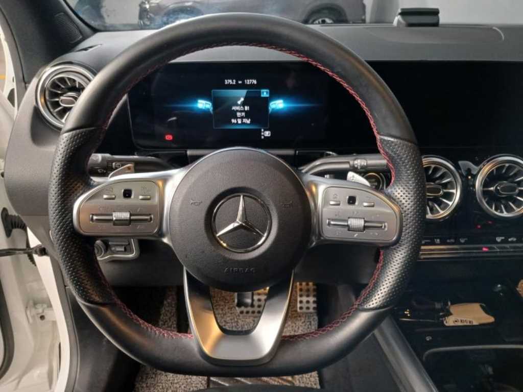 Mercedes Benz GLA Class - Vista 11