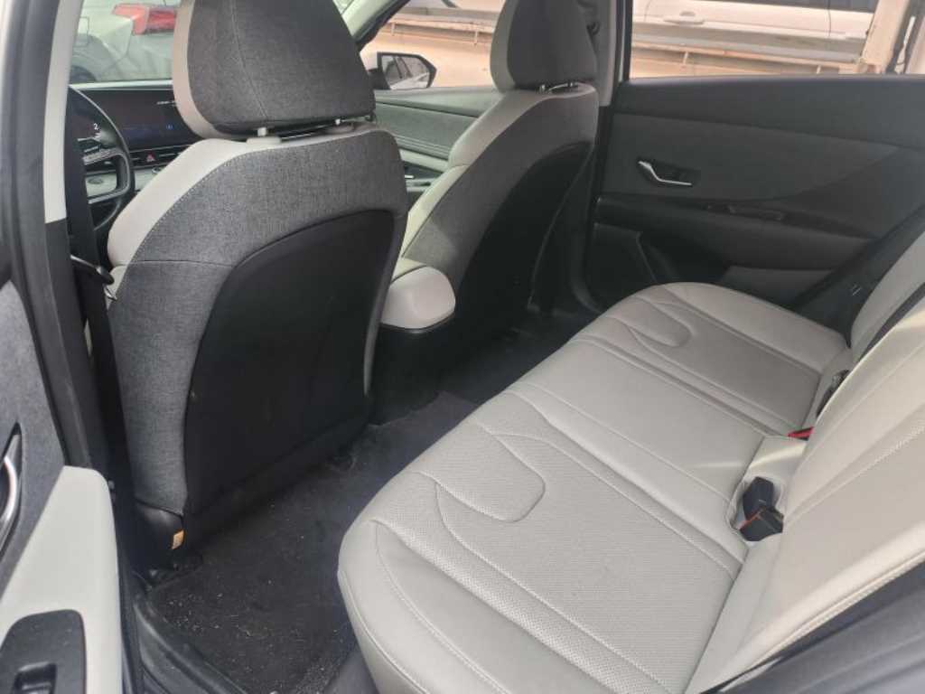 HYUNDAI Avante - Vista 6