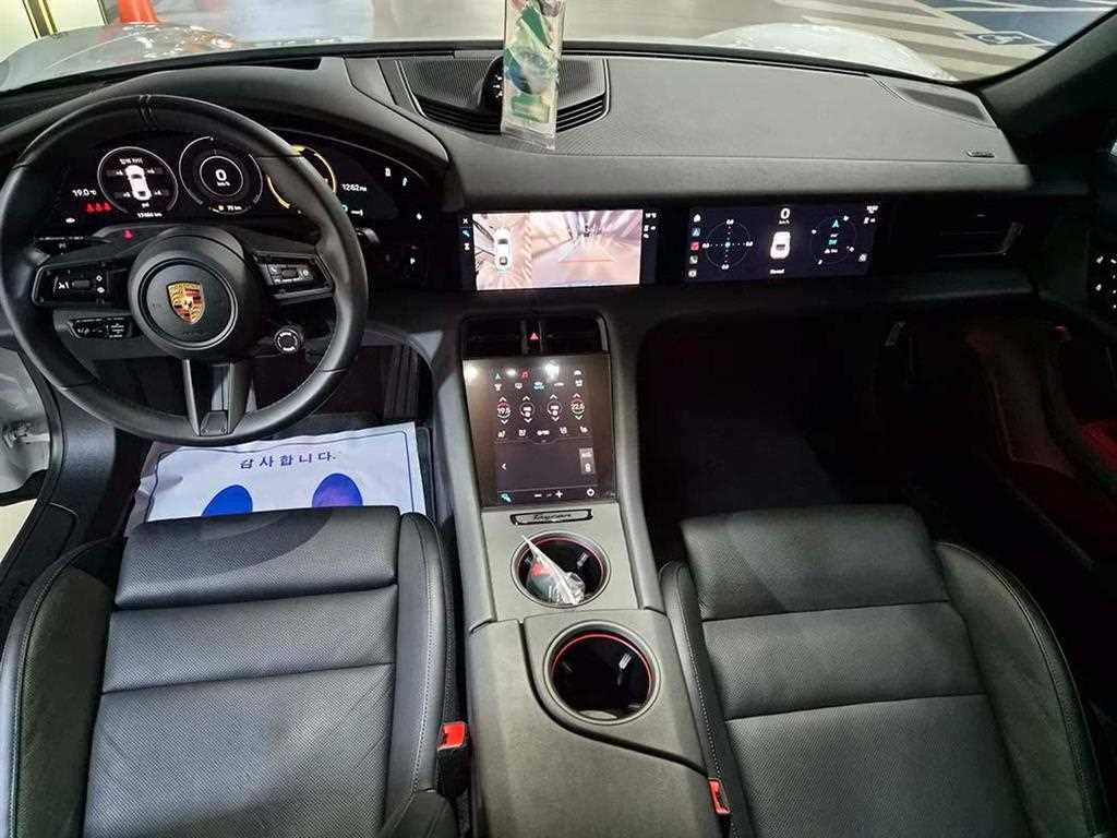 Porsche Taycan - Vista 8