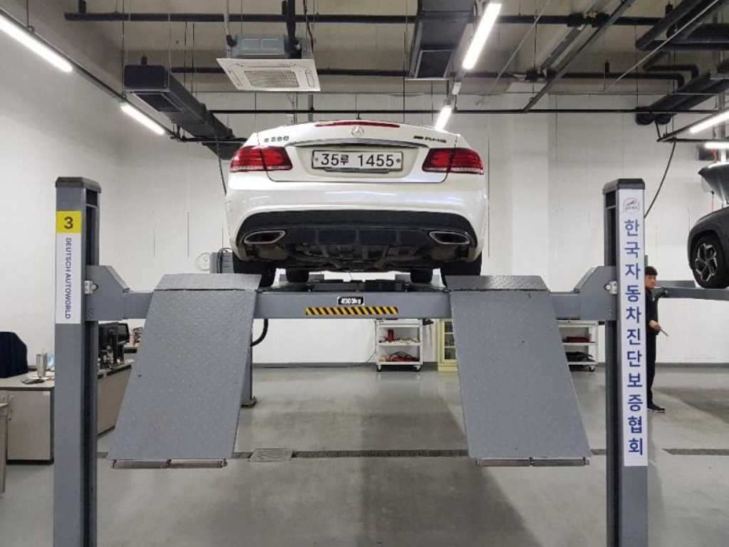 Mercedes Benz E class - Vista 2