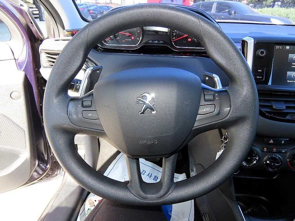 Peugeot 208 - Vista 8