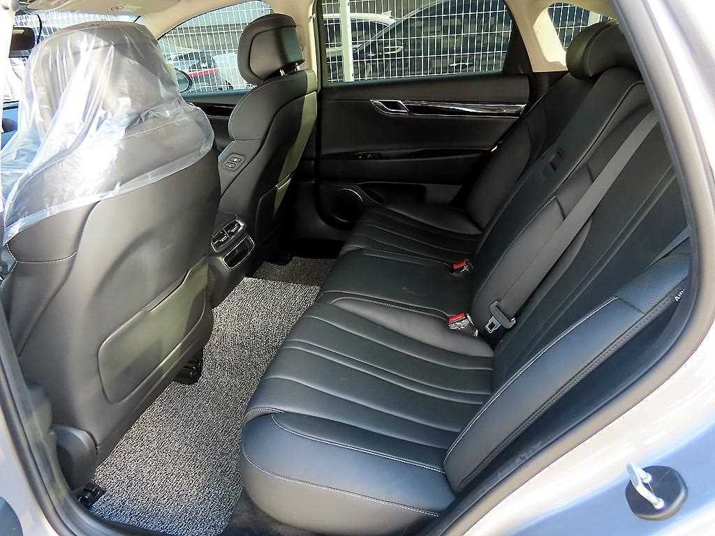 Genesis G80 - Vista 6