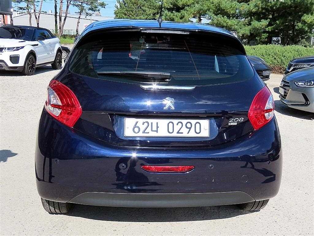 Peugeot 208 - Vista 4