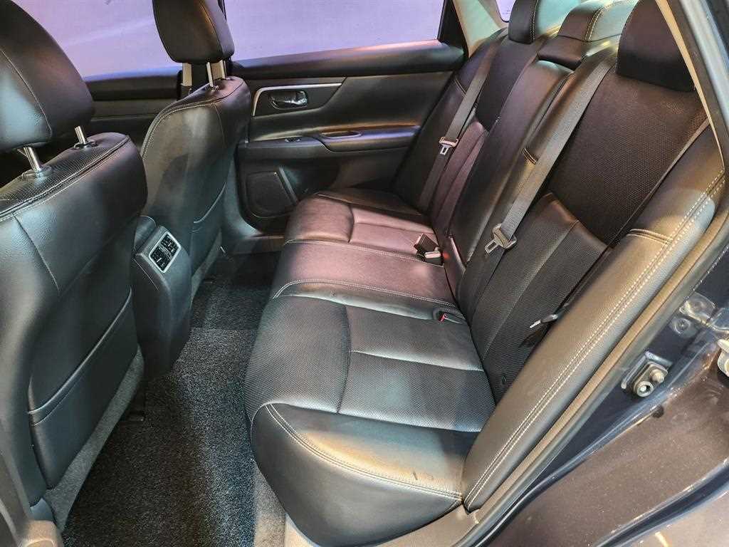 Nissan Altima - Vista 7