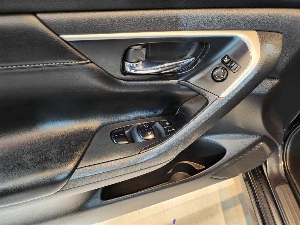 Nissan Altima - Vista 12