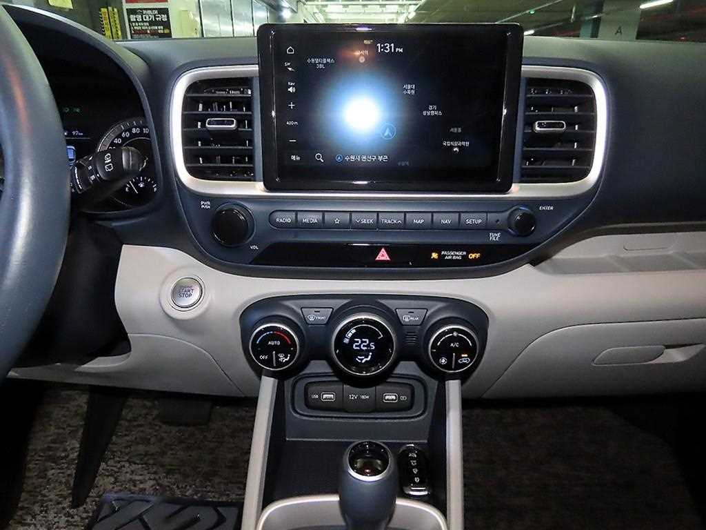 HYUNDAI Venue - Vista 11