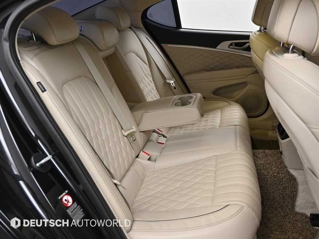 Genesis G70 - Vista 12