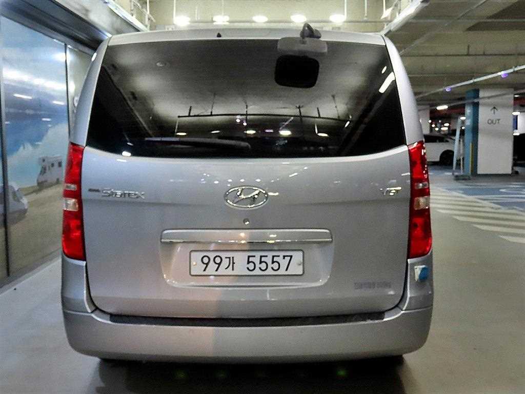 HYUNDAI Starex - Vista 5
