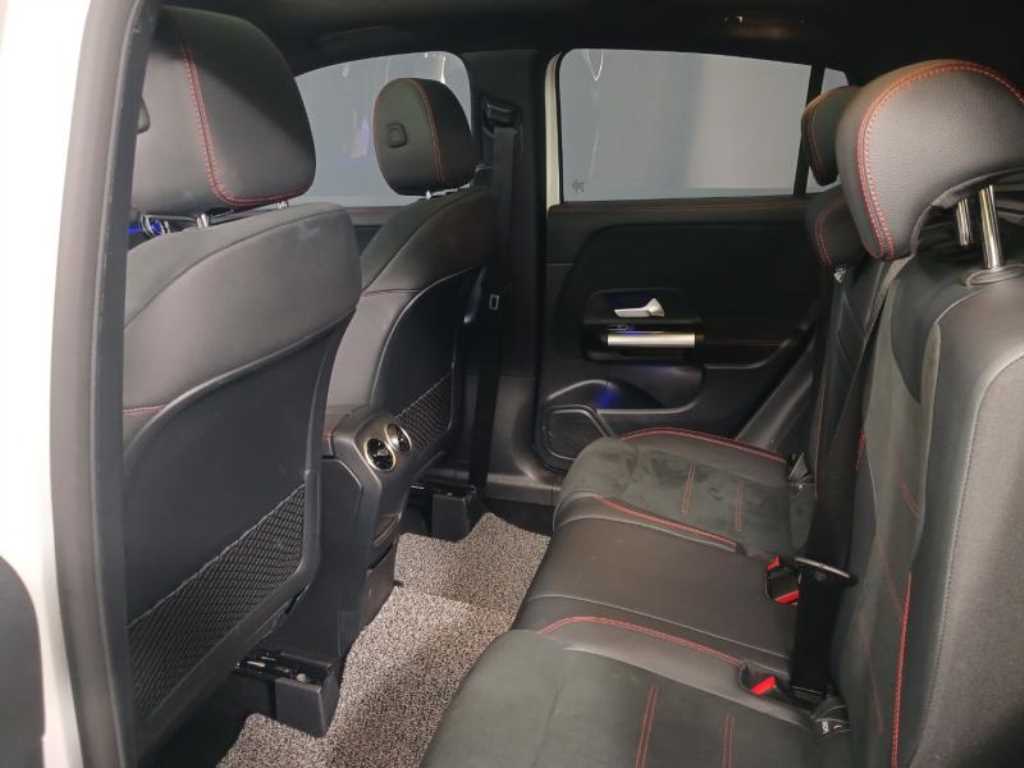 Mercedes Benz GLA Class - Vista 8