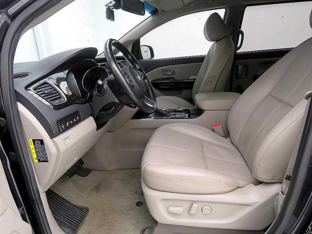 KIA Carnival - Vista 7