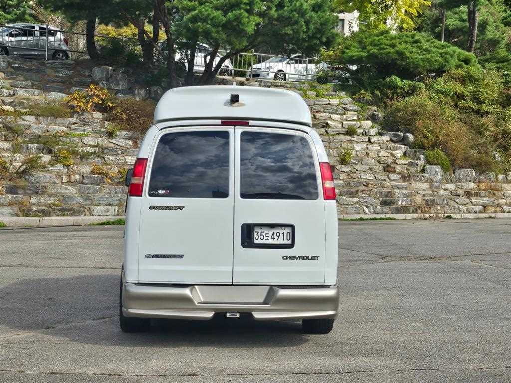 Chevrolet Chevy Van - Vista 4