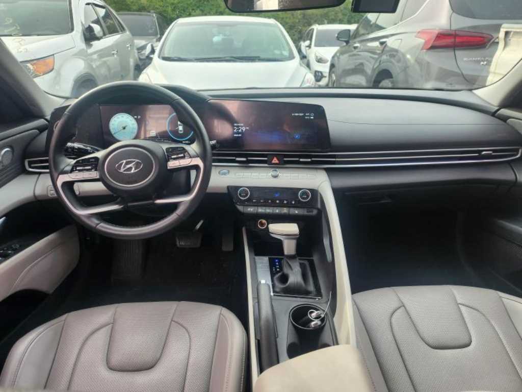 HYUNDAI Avante - Vista 4