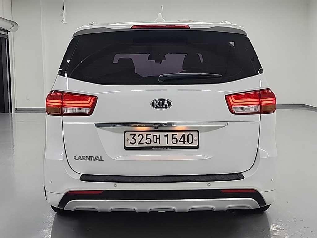 KIA Carnival - Vista 3