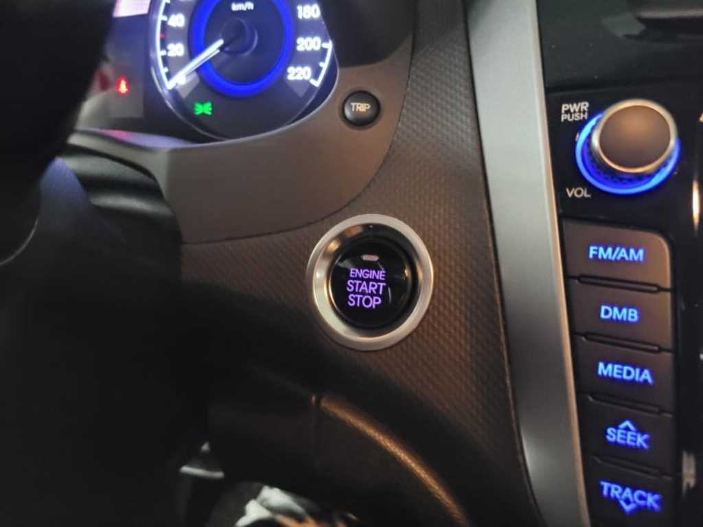 HYUNDAI Accent - Vista 12