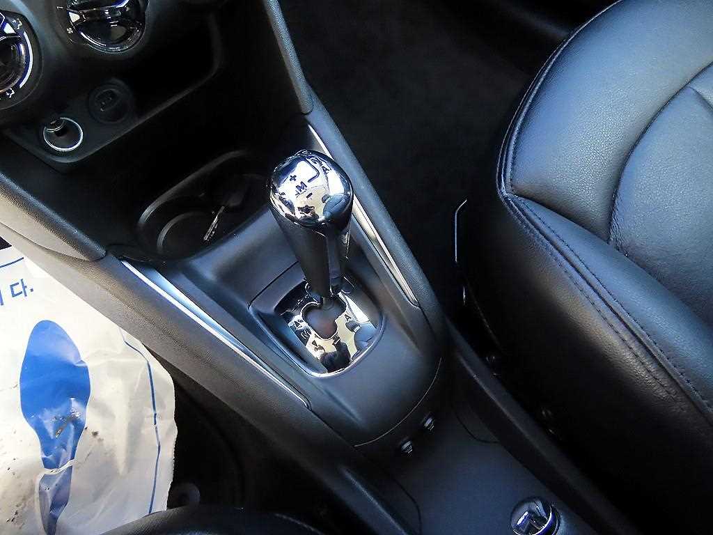 Peugeot 208 - Vista 10