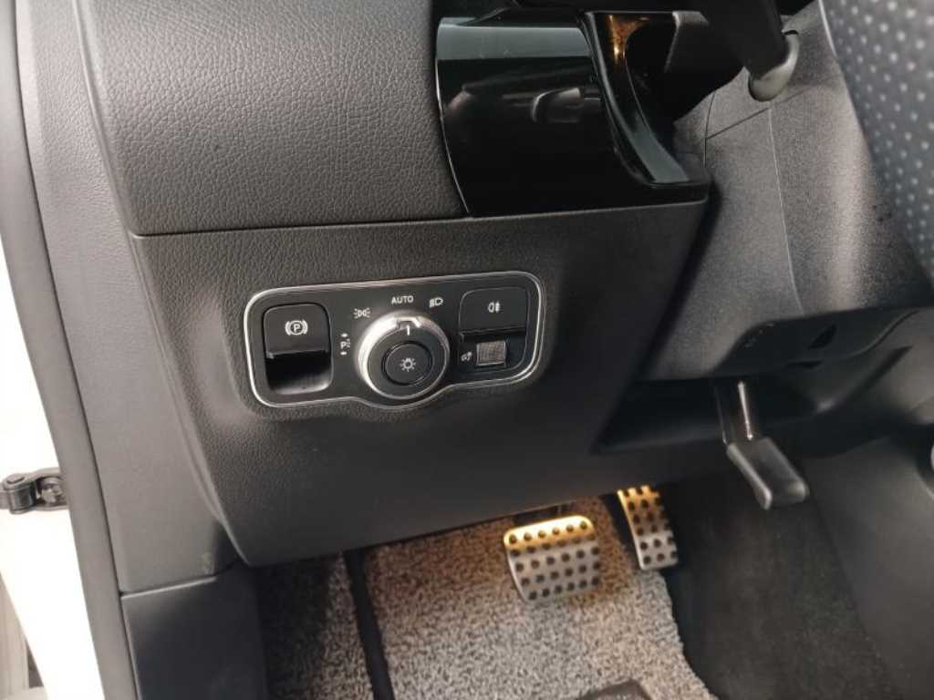 Mercedes Benz GLA Class - Vista 12