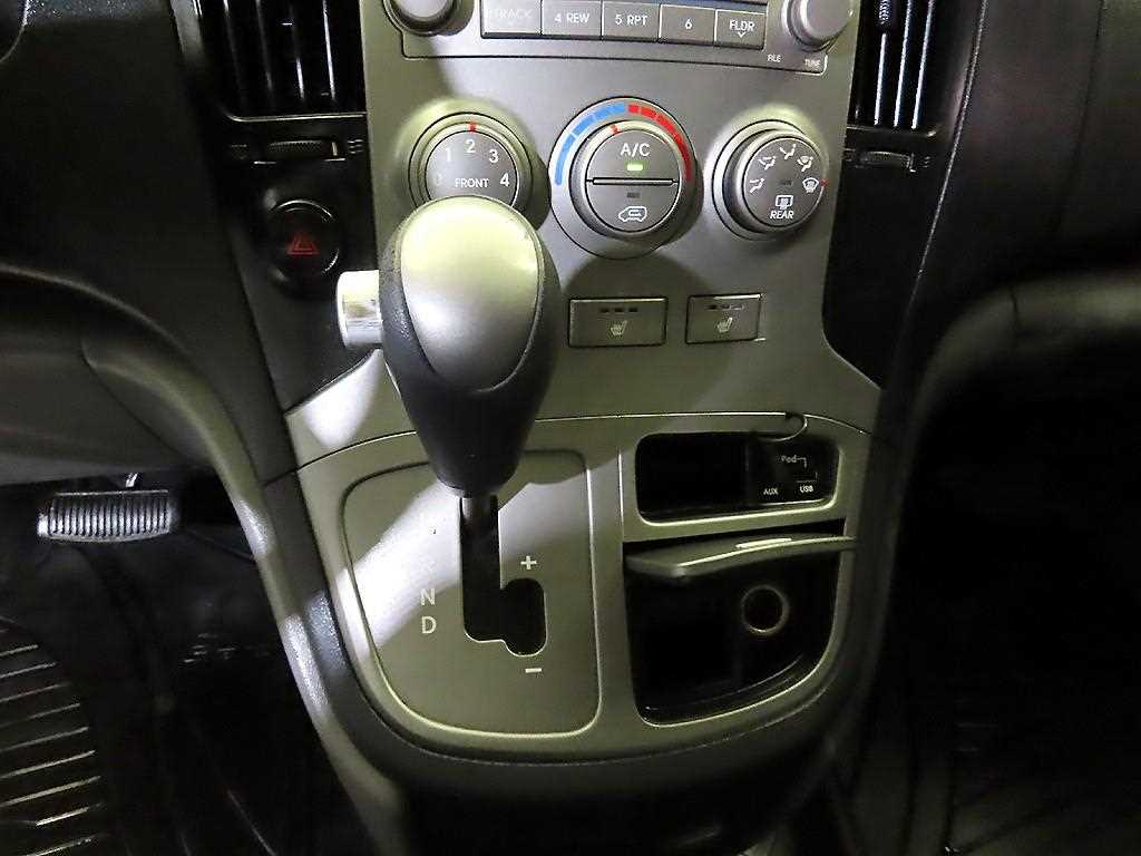 HYUNDAI Starex - Vista 12