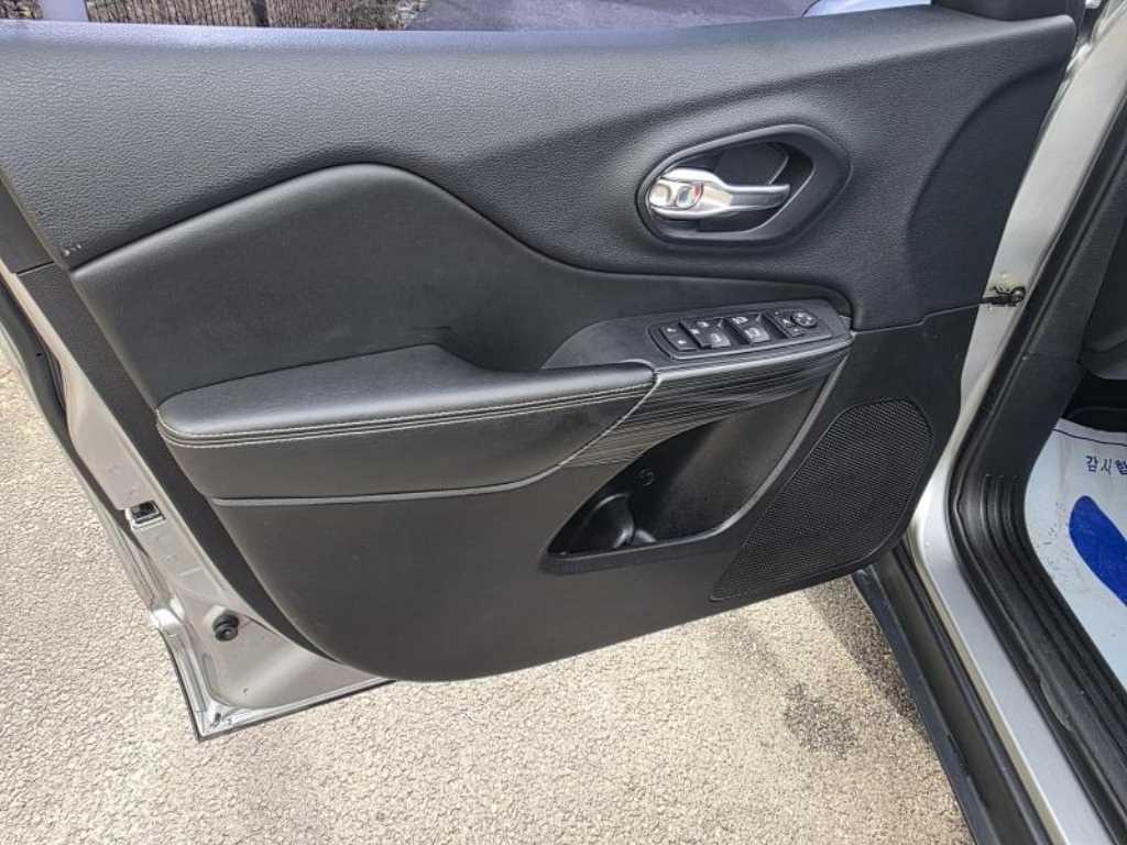 Jeep Cherokee - Vista 11