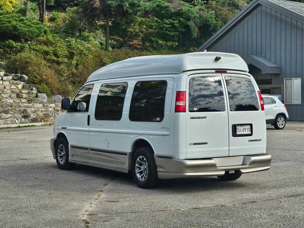 Chevrolet Chevy Van - Vista 5