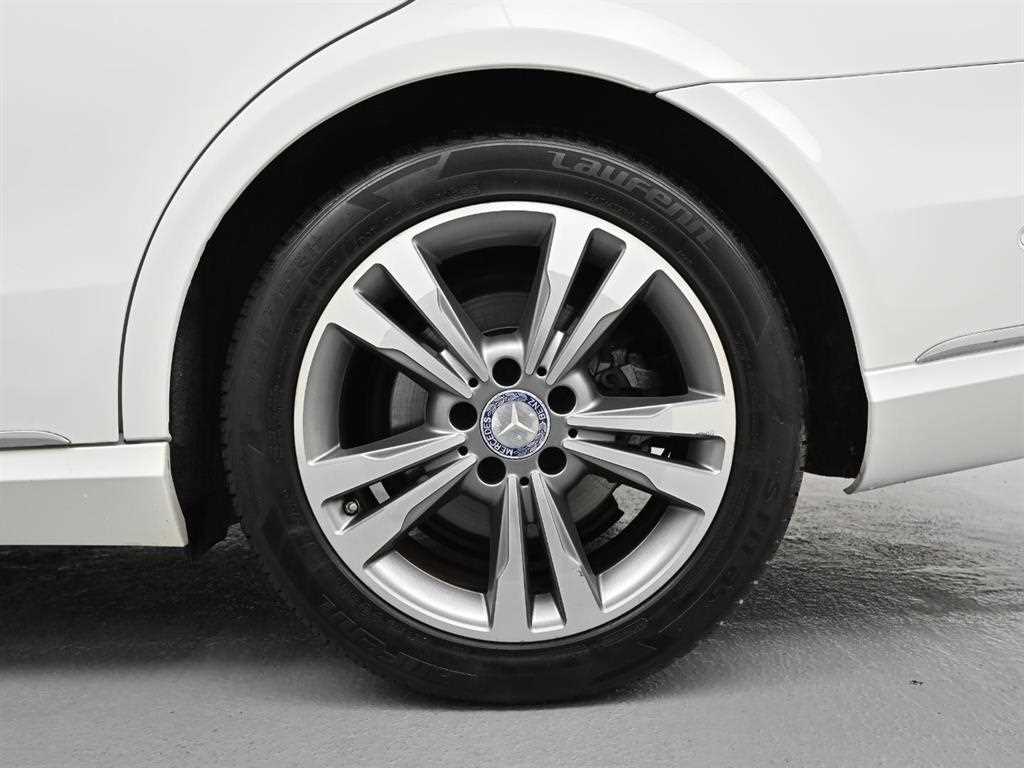 Mercedes Benz E class - Vista 5