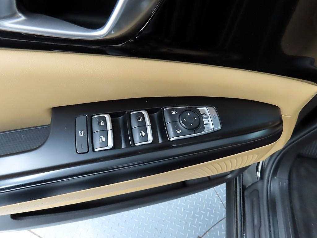 KIA Carnival - Vista 11